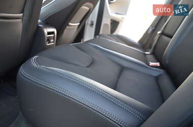 Позашляховик / Кросовер Volvo XC60 2017 в 