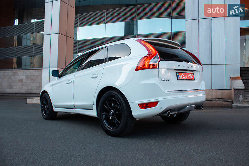 Внедорожник / Кроссовер Volvo XC60 2010 в Киеве