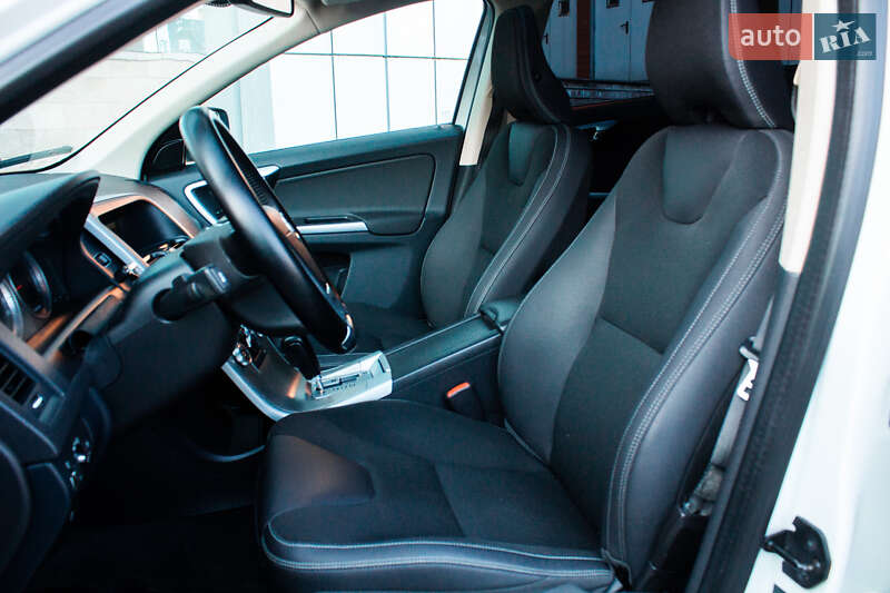 Внедорожник / Кроссовер Volvo XC60 2010 в Киеве