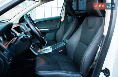 Внедорожник / Кроссовер Volvo XC60 2010 в 