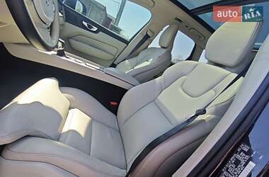 Внедорожник / Кроссовер Volvo XC60 2020 в 