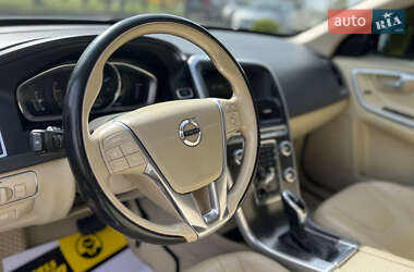 Внедорожник / Кроссовер Volvo XC60 2015 в 