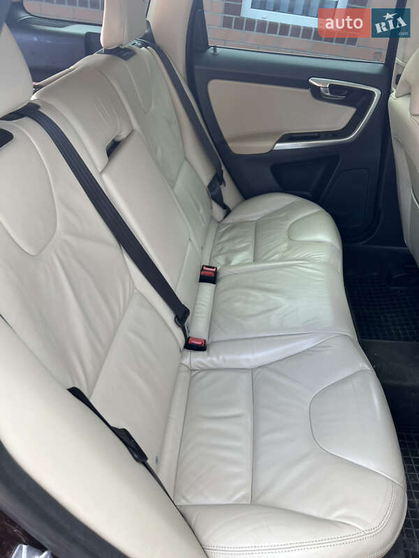 Внедорожник / Кроссовер Volvo XC60 2014 в Бучаче