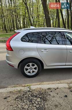 Позашляховик / Кросовер Volvo XC60 2015 в 