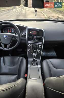 Позашляховик / Кросовер Volvo XC60 2015 в 
