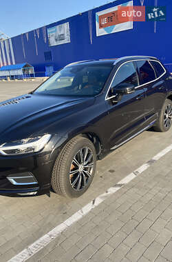 Внедорожник / Кроссовер Volvo XC60 2017 в 