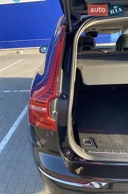 Внедорожник / Кроссовер Volvo XC60 2017 в 