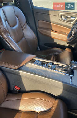 Внедорожник / Кроссовер Volvo XC60 2017 в 