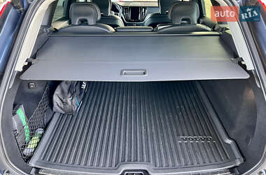 Внедорожник / Кроссовер Volvo XC60 2023 в 