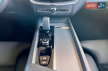 Внедорожник / Кроссовер Volvo XC60 2023 в 