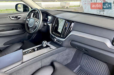 Внедорожник / Кроссовер Volvo XC60 2023 в 