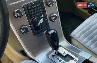 Позашляховик / Кросовер Volvo XC60 2011 в 