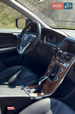 Внедорожник / Кроссовер Volvo XC60 2017 в 