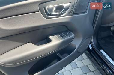 Внедорожник / Кроссовер Volvo XC60 2020 в 