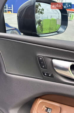 Позашляховик / Кросовер Volvo XC60 2019 в 