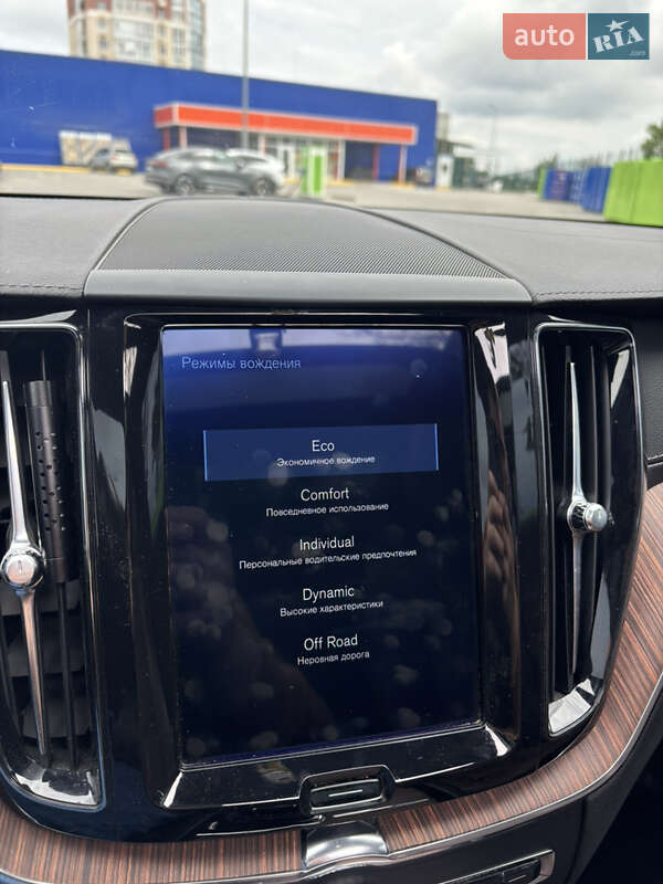 Внедорожник / Кроссовер Volvo XC60 2019 в Киеве