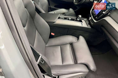 Внедорожник / Кроссовер Volvo XC60 2023 в 