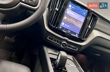 Внедорожник / Кроссовер Volvo XC60 2023 в 