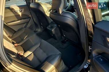Внедорожник / Кроссовер Volvo XC60 2019 в 