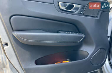 Внедорожник / Кроссовер Volvo XC60 2023 в 