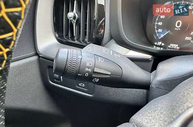 Позашляховик / Кросовер Volvo XC60 2017 в 