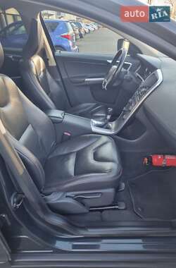 Позашляховик / Кросовер Volvo XC60 2012 в 