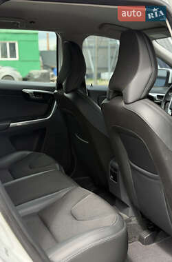 Внедорожник / Кроссовер Volvo XC60 2015 в 