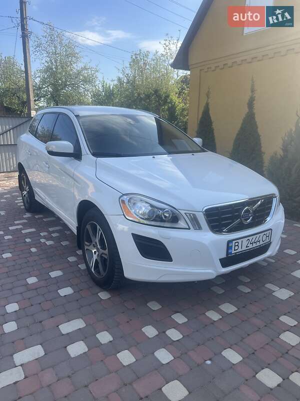 Позашляховик / Кросовер Volvo XC60 2013 в 