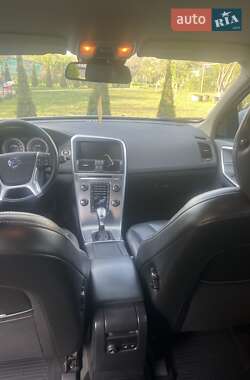 Позашляховик / Кросовер Volvo XC60 2013 в 