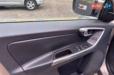 Внедорожник / Кроссовер Volvo XC60 2015 в 