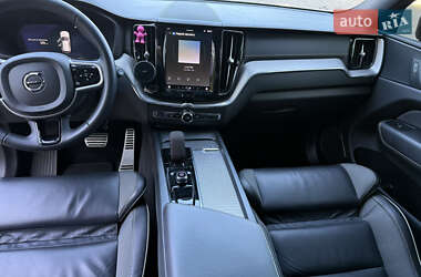 Внедорожник / Кроссовер Volvo XC60 2021 в 