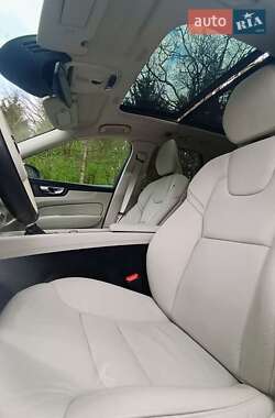 Позашляховик / Кросовер Volvo XC60 2020 в 