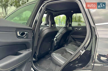 Внедорожник / Кроссовер Volvo XC60 2018 в 