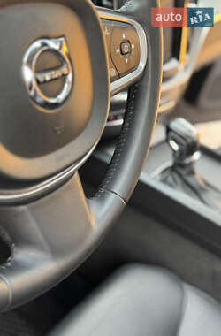 Внедорожник / Кроссовер Volvo XC60 2017 в 