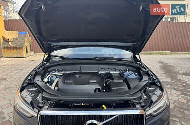 Внедорожник / Кроссовер Volvo XC60 2017 в 