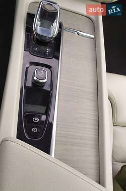Внедорожник / Кроссовер Volvo XC60 2022 в 