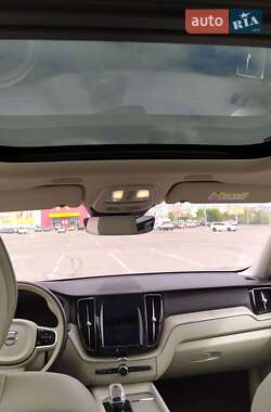 Внедорожник / Кроссовер Volvo XC60 2022 в 
