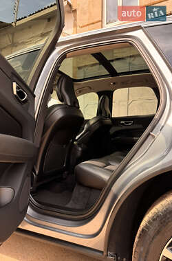 Внедорожник / Кроссовер Volvo XC60 2018 в 