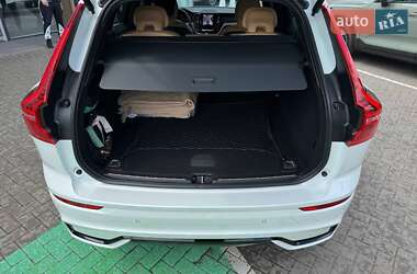 Внедорожник / Кроссовер Volvo XC60 2024 в 