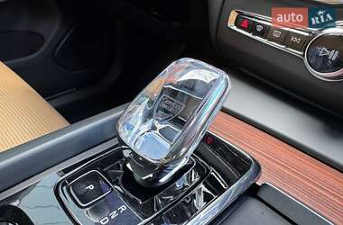 Внедорожник / Кроссовер Volvo XC60 2024 в 