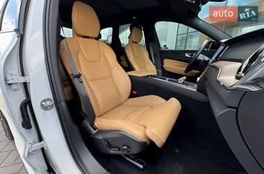 Внедорожник / Кроссовер Volvo XC60 2024 в 