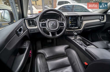 Позашляховик / Кросовер Volvo XC60 2018 в 