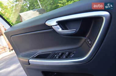 Внедорожник / Кроссовер Volvo XC60 2017 в 
