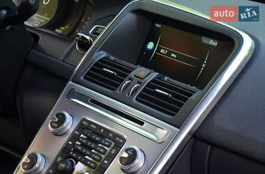 Внедорожник / Кроссовер Volvo XC60 2017 в 
