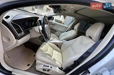 Внедорожник / Кроссовер Volvo XC60 2012 в 