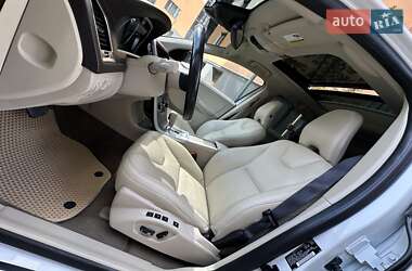Внедорожник / Кроссовер Volvo XC60 2012 в 
