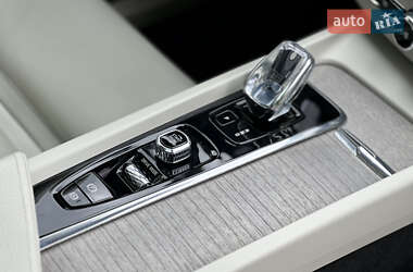 Внедорожник / Кроссовер Volvo XC60 2020 в 