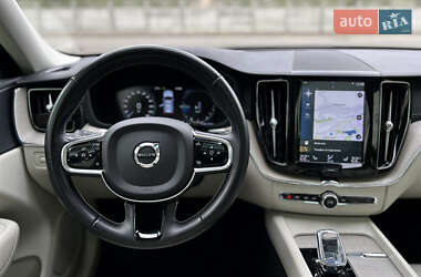 Внедорожник / Кроссовер Volvo XC60 2020 в 