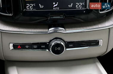 Внедорожник / Кроссовер Volvo XC60 2020 в 