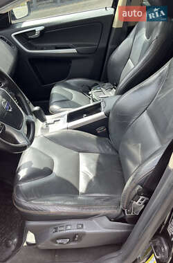 Внедорожник / Кроссовер Volvo XC60 2011 в 